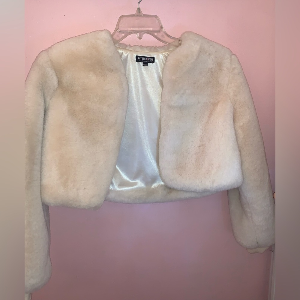 Off-white fake fur crop top jacket